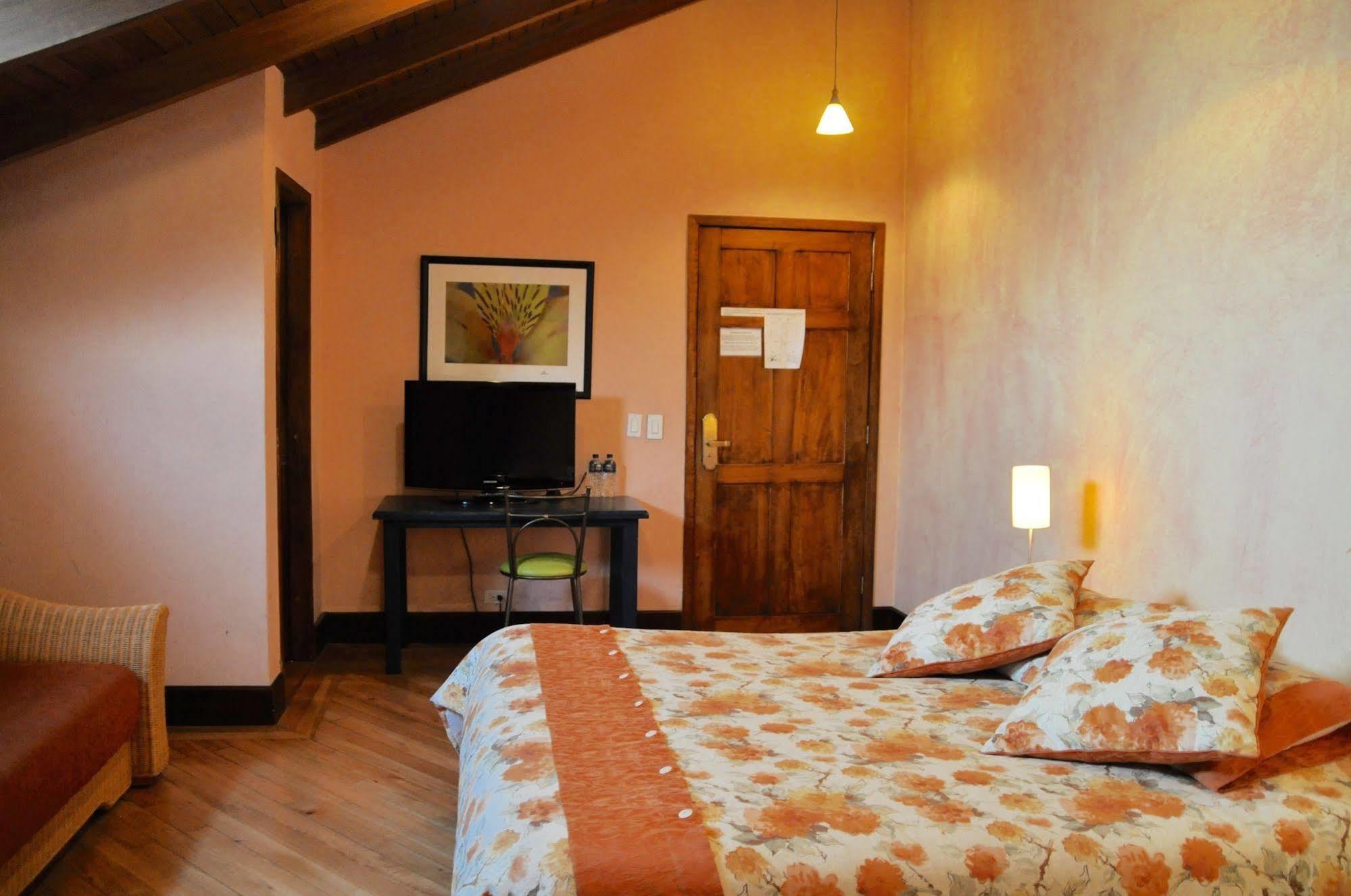 Boutique Hotel Casa Foch Quito Exterior photo